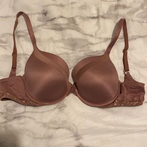 VICTORIAS SECRET SIZE 36C body by victoria bra